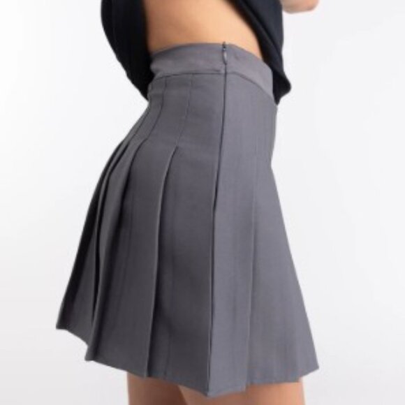 OAK + FORT | Pleated Black High-Waisted Mini Skirt | Size Small - Picture 3 of 9